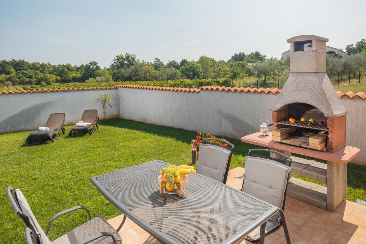 Villa Gracia Sveti Lovrec Pazenaticki ภายนอก รูปภาพ