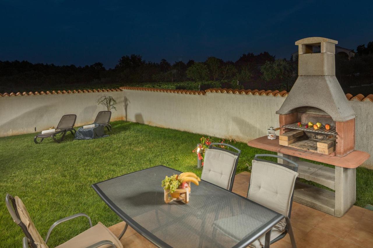 Villa Gracia Sveti Lovrec Pazenaticki ภายนอก รูปภาพ